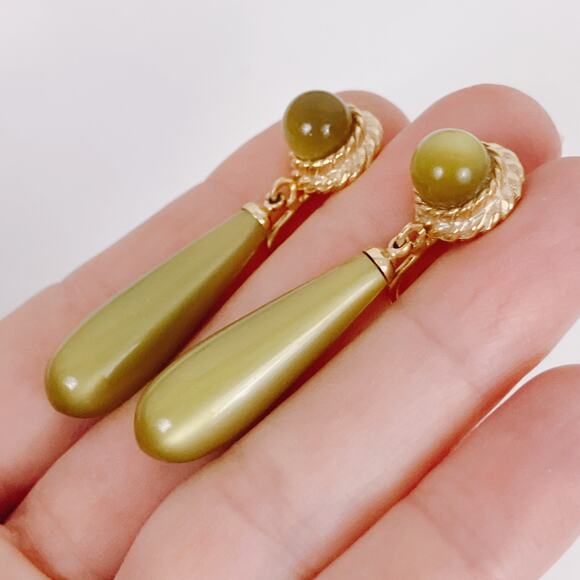 VTG Sarah Coventry Moonglow Lucite Teardrop Clip On Earrings 1960s Gold Tone - Picture 7 of 10